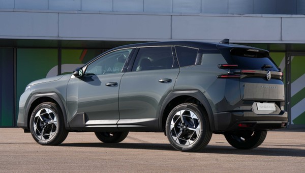 Nowy Citroen C5 Aircross ma już polskie ceny. Hybryda 1.2 od 132 tys. 900 zł