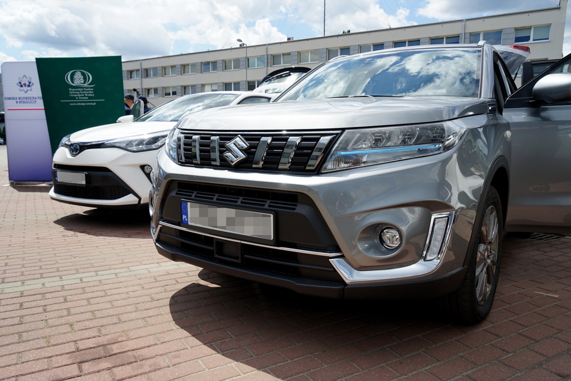 Nowe nieoznakowane radiowozy kujawsko-pomorskiej policji