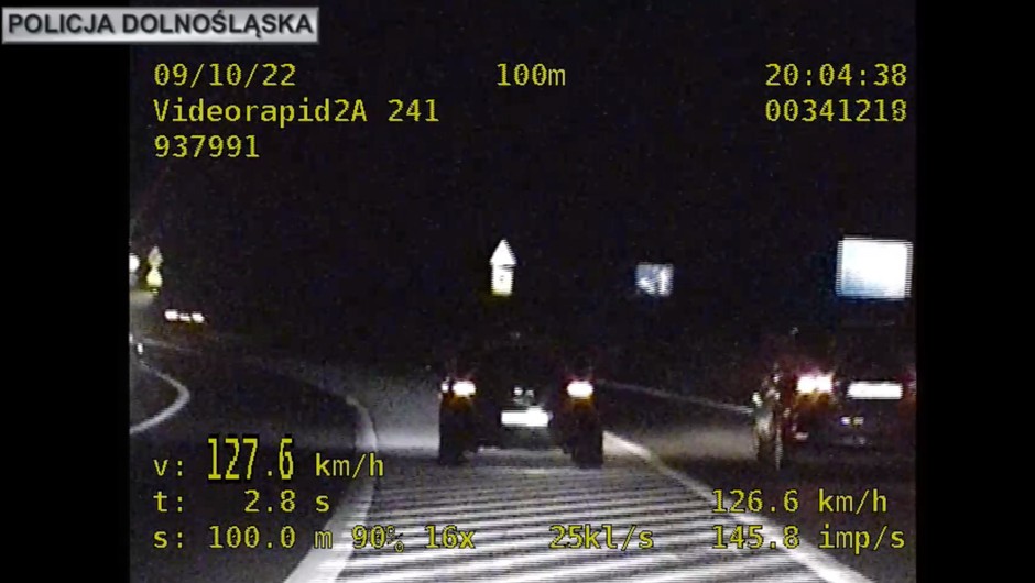 Za wykroczenia, które popełnił w ciągu kilku minut, został ukarany mandatem w wysokości niemal 3 tys. zł