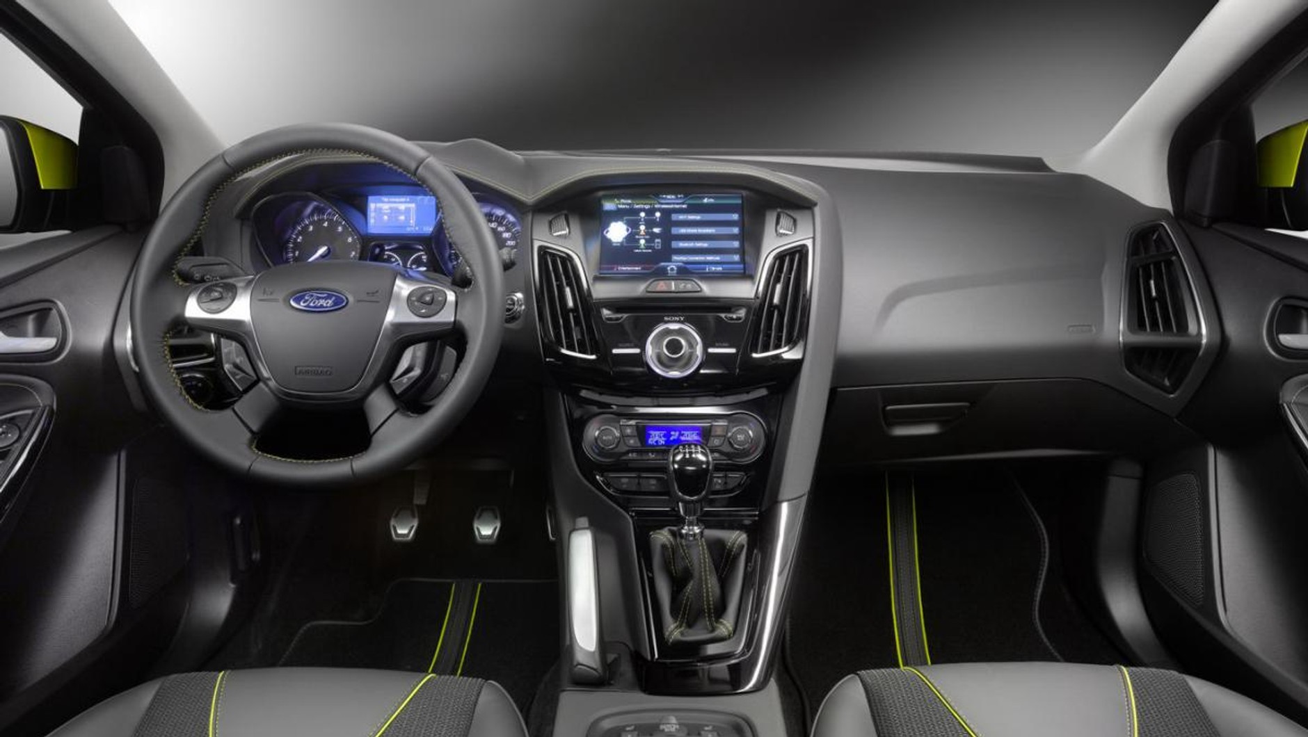 Genewa 2010: Ford Focus - światowa premiera modelu kombi, europejska modelu pięciodrzwiowego (galeria)