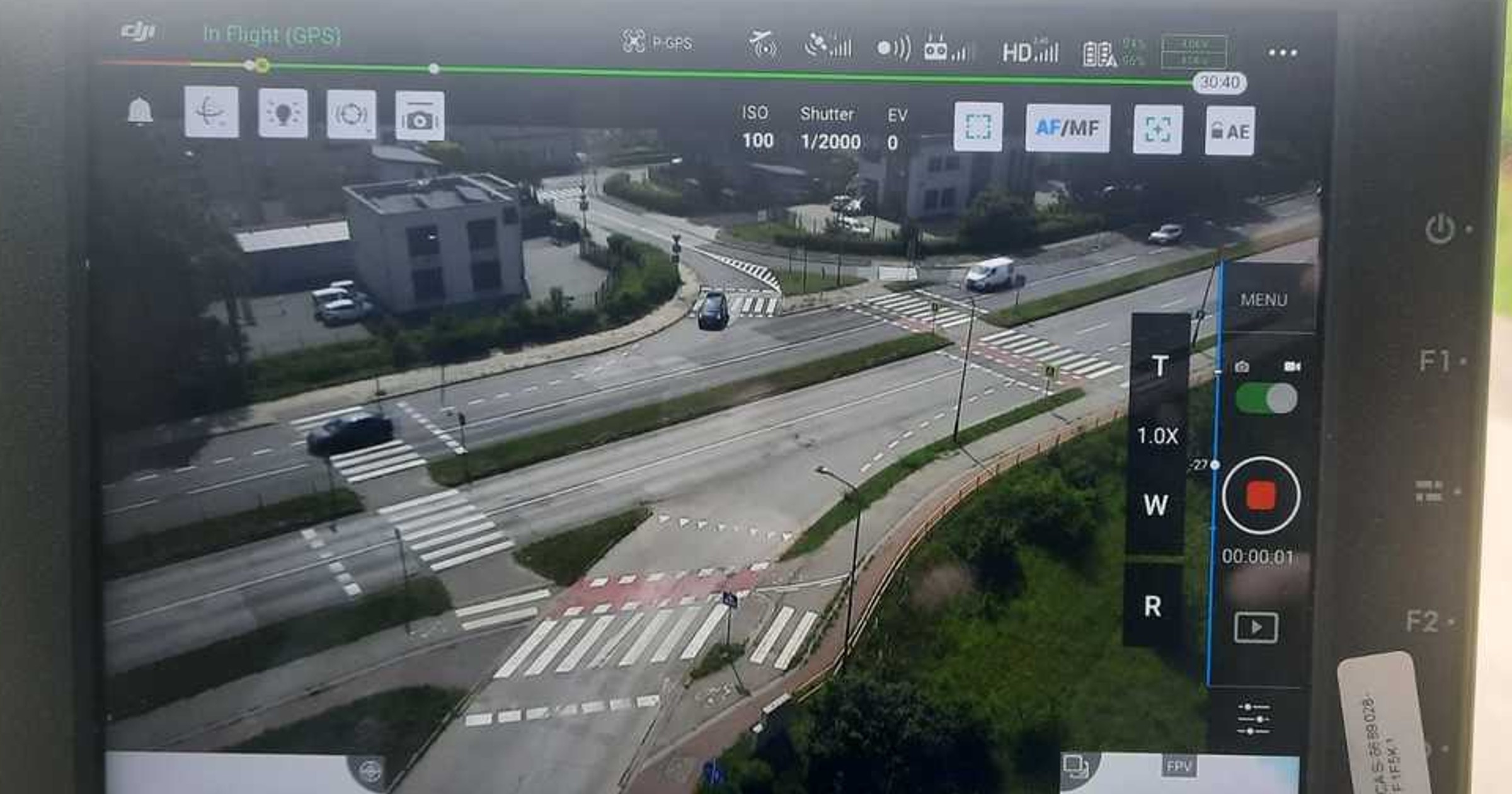 Obraz pochodzący z serwisu https://slaska.policja.gov.pl/kat/informacje/wiadomosci/388245,Policyjny-dron-quotczuwaquot-nad-bezpieczenstwem-pieszych.html