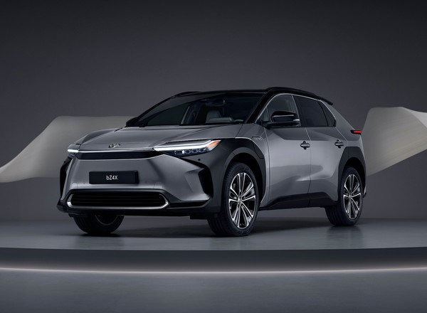 Toyota bZ4x – ruszyły rezerwacje online. Jest także cennik