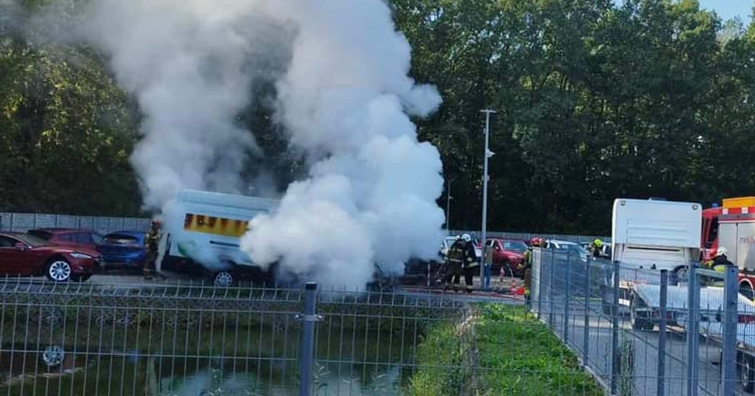 Pożar auta dostawczego z napędem elektrycznym