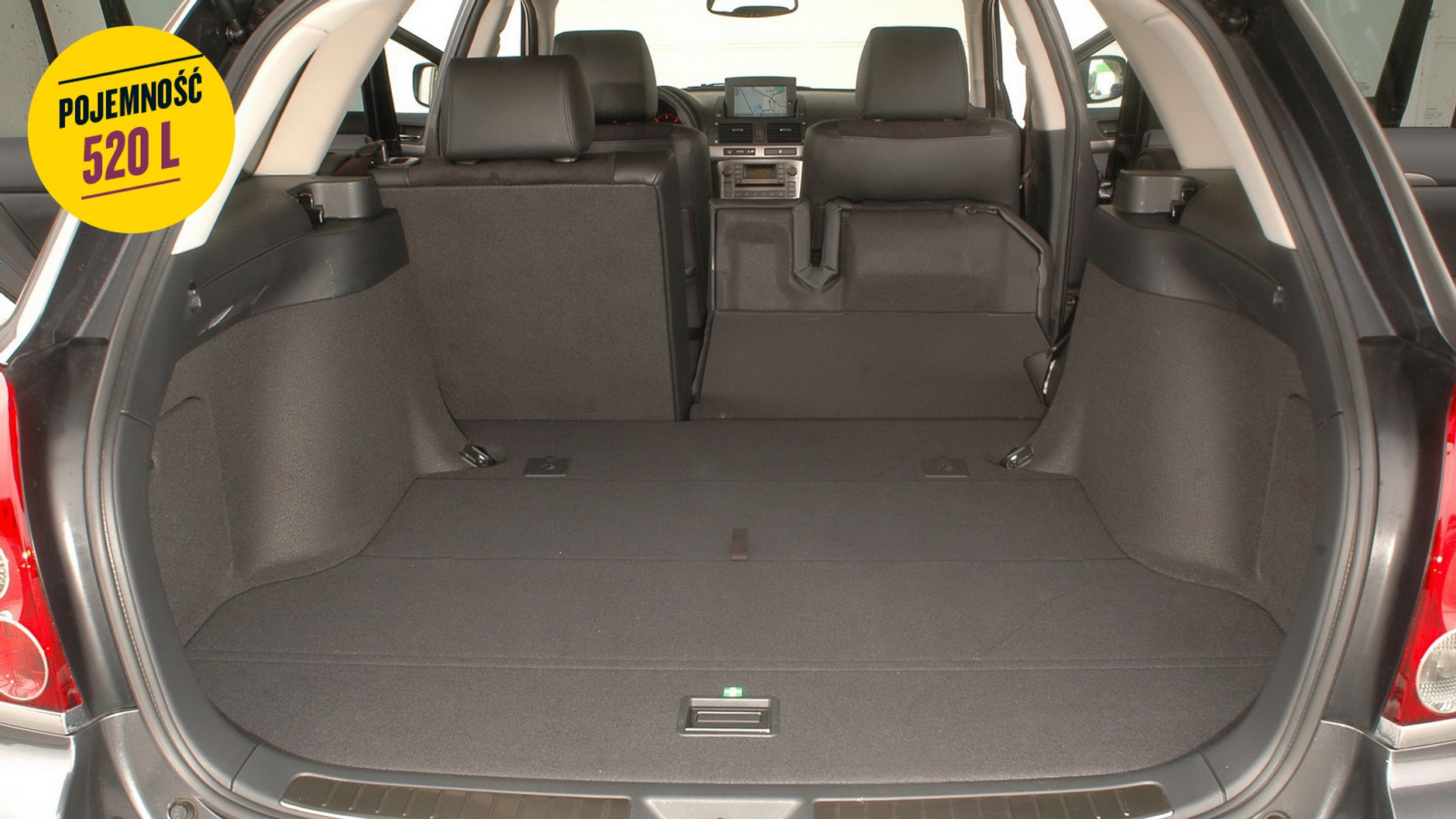 5. Toyota Avensis II (2003-09) - od 14 500 zł