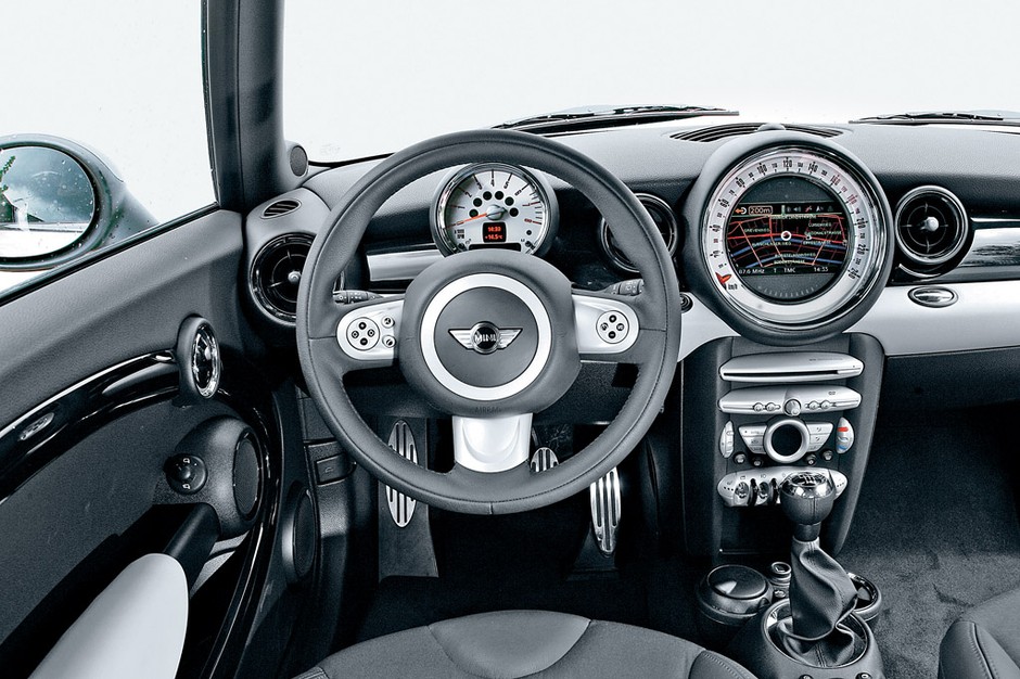 Alfa Romeo MiTo kontra Mini Cooper S: małe, drogie, a cieszą! - zdjęcia