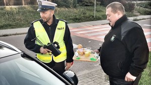Policjanci wymyślili nowy sposób karania kierowców. Sok z cytryny zamiast mandatu