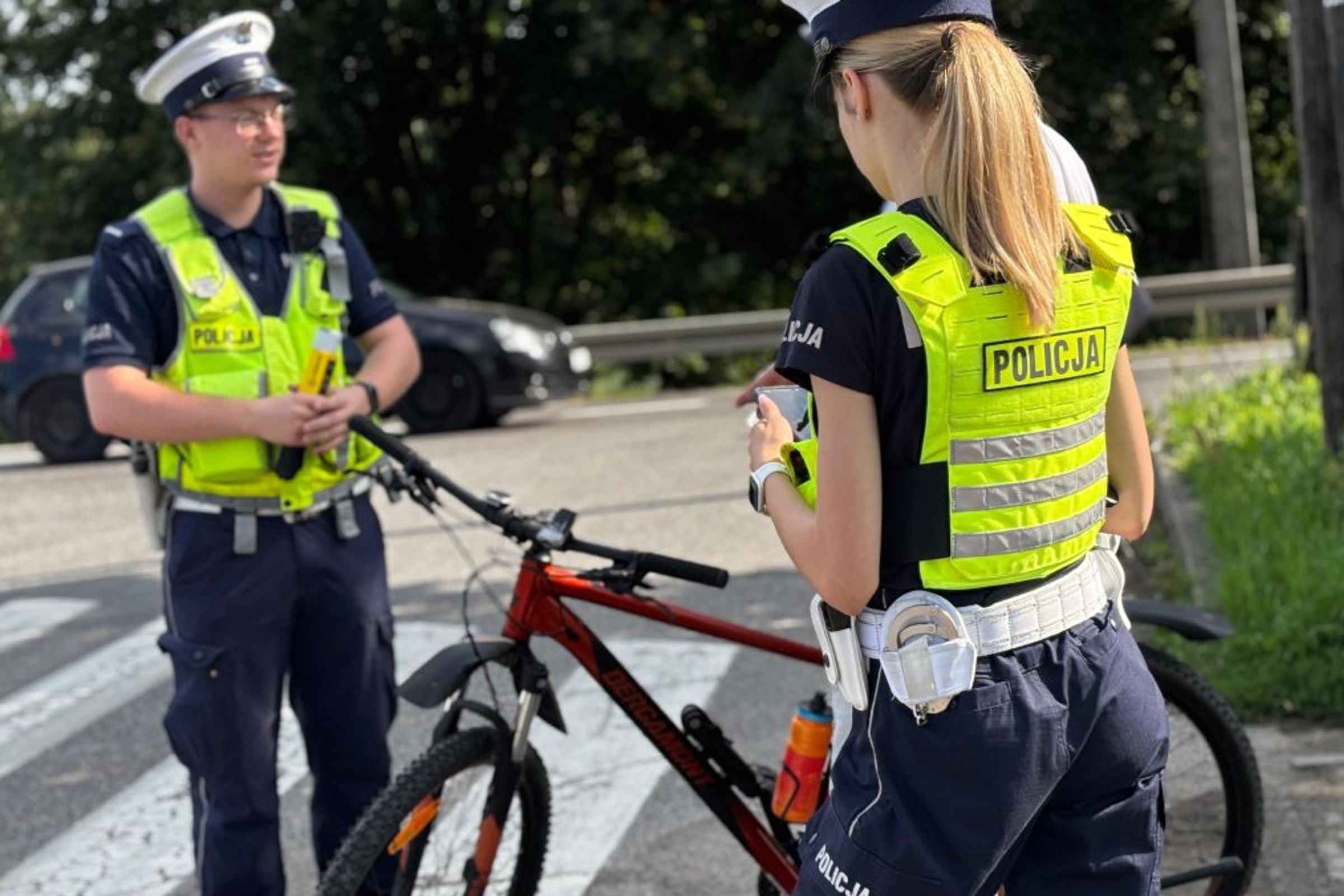 Dwie 17-latki przekonały się, co grozi za jazdę na rowerze po alkoholu. Mandat 2500 zł
