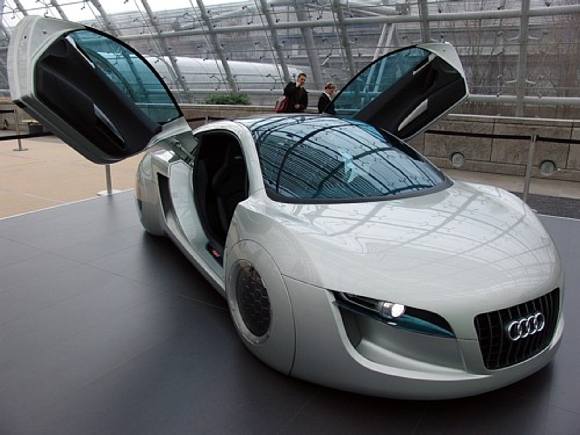 Samochody w cieniu piłki - AMI Lipsk