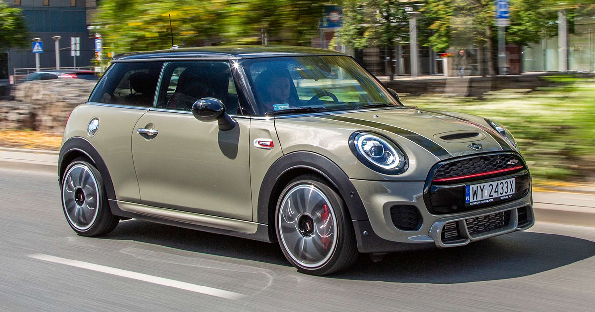 Mini Cooper 2.0 JCW - imponuje jazdą, wyglądem i ceną
