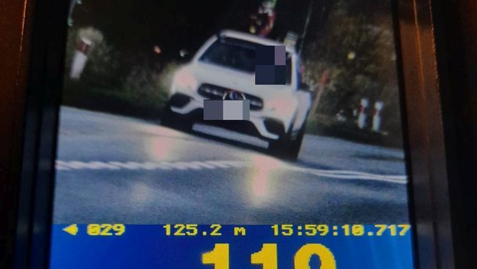 Kierowca mercedesa stracił prawo jazdy za przekroczenie prędkości