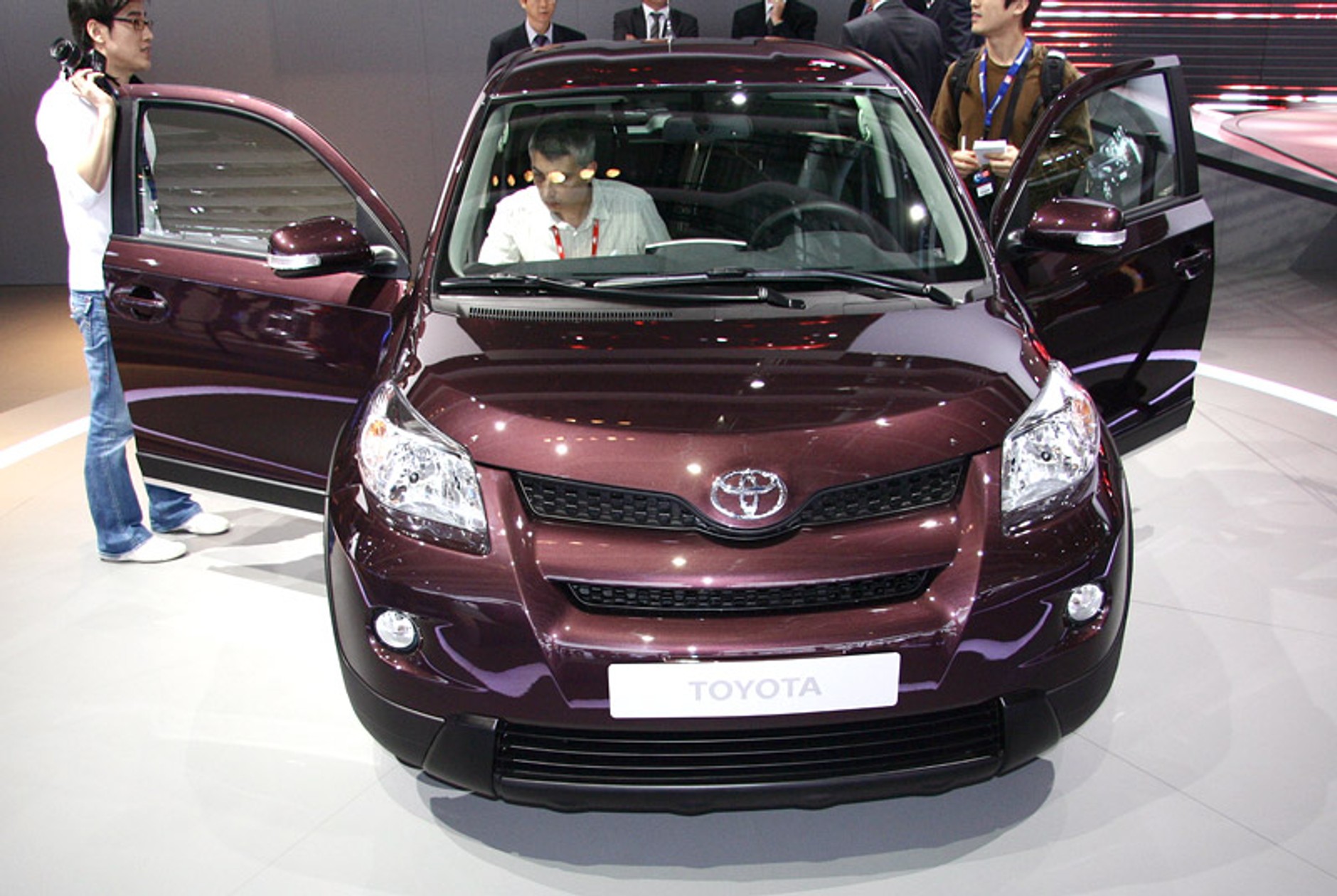 Paryż 2008: Toyota Urban Cruiser – miejski crossover z napędem 4x4 i nowym silnikiem 1,33 Dual VVT-i