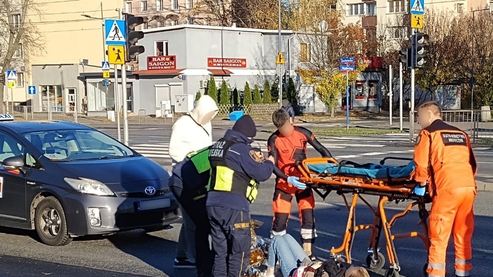 Taksówkarz potrącił na pasach kobietę