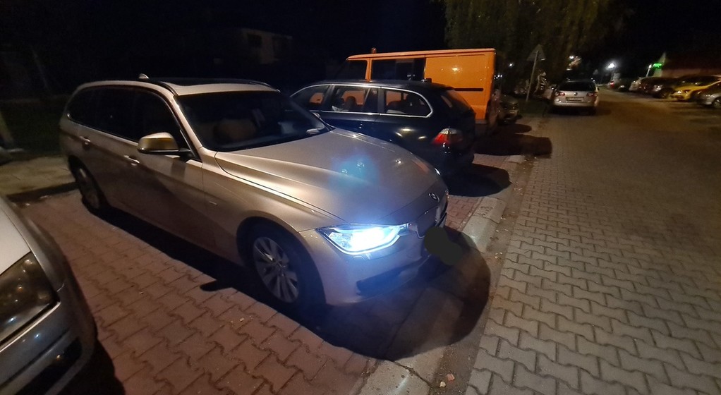 Pozostawił BMW z włączonym silnikiem