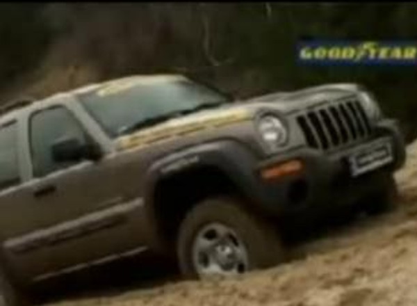 Szkoła jazdy 4x4 - Pokazujemy jak jeździć w piachu