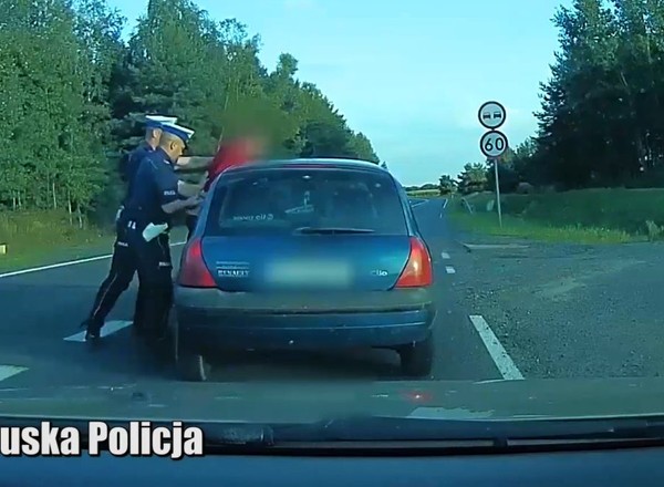 Zygzakiem na trasie S3 – nagrał go policjant jadący do pracy