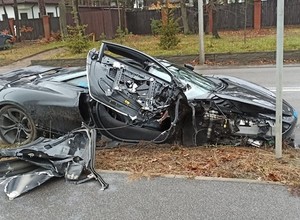 Rozbity McLaren: ojciec kierowcy też szalał tym autem po ulicach