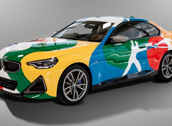 Tak wyglądałoby BMW M240i xDrive po udziale w Festiwalu Kolorów. Nowy art car?