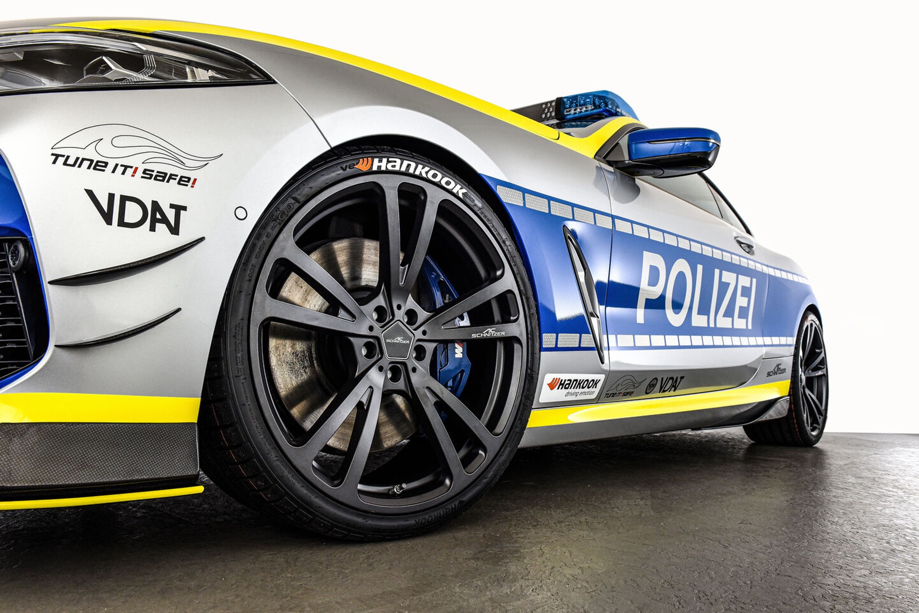 Policyjne BMW M850i AC Schnitzer