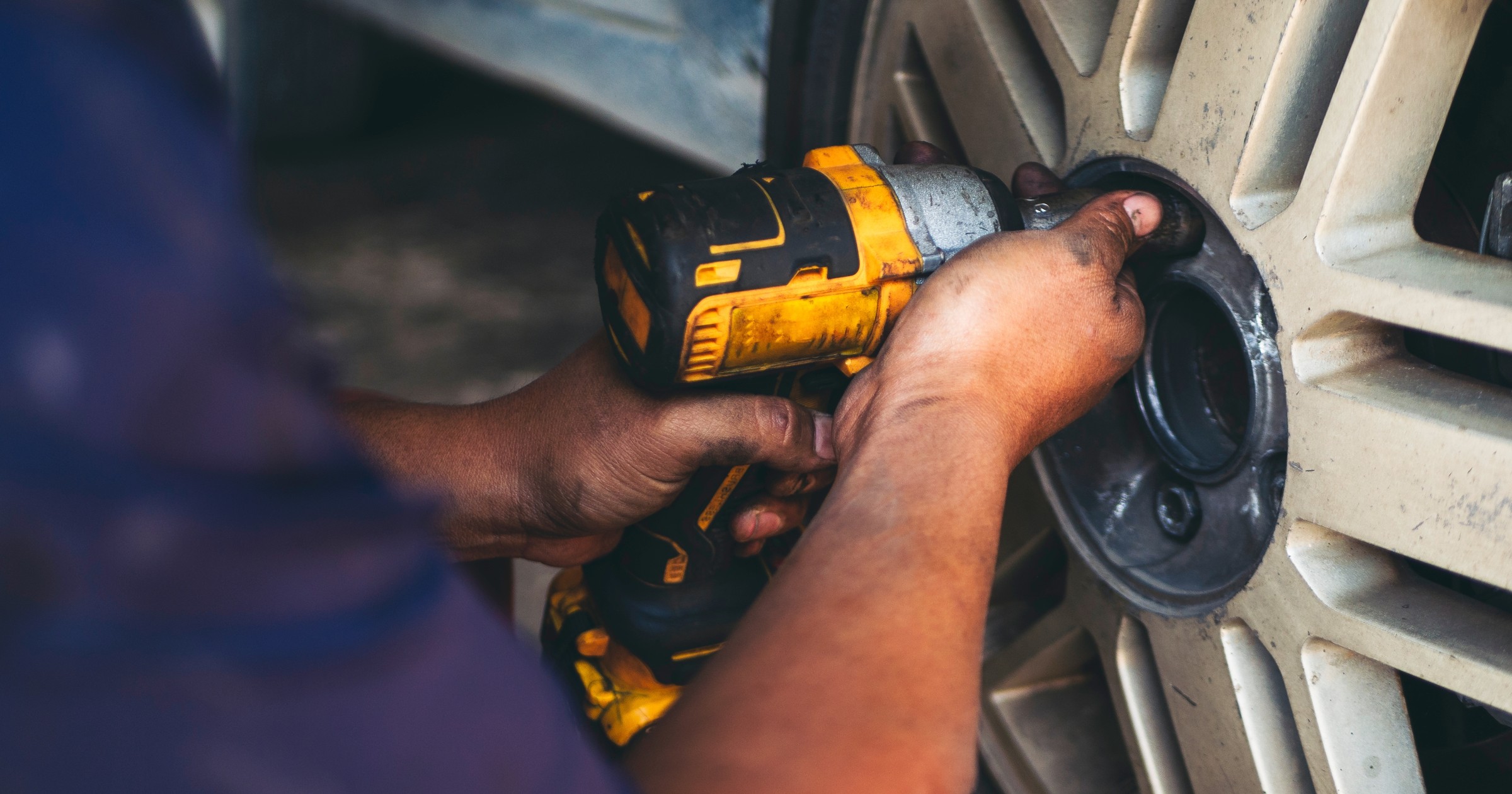 Klucz udarowy do dokręcania kół? Bez precyzyjnego dokręcenia kluczem dynamometrycznym, to ryzykowne