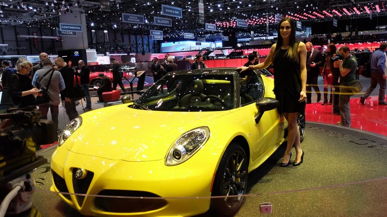 Genewa 2015 - Alfa Romeo 4C Spider