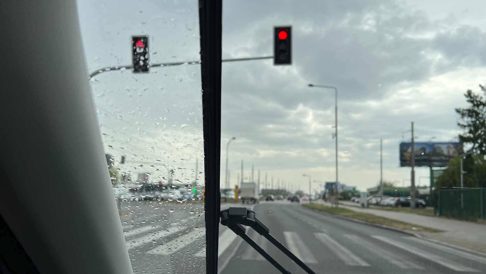 Latem duży pas nieoczyszczonej szyby to tylko niedogodność. Gorzej może być zimą, gdy będzie padał śnieg
