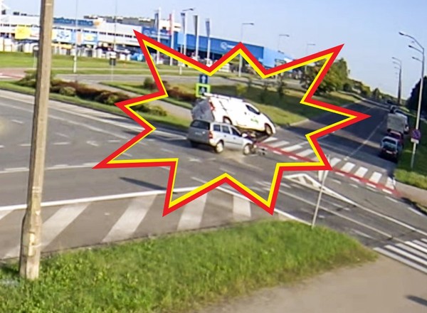 Kierowca Opla odpowie przed sądem. Zmiótł busa ze skrzyżowania [WIDEO]