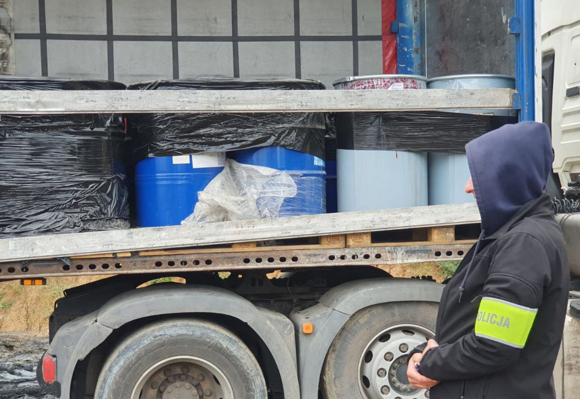 Nielegalnie przewozili i składowali niebezpieczne odpady