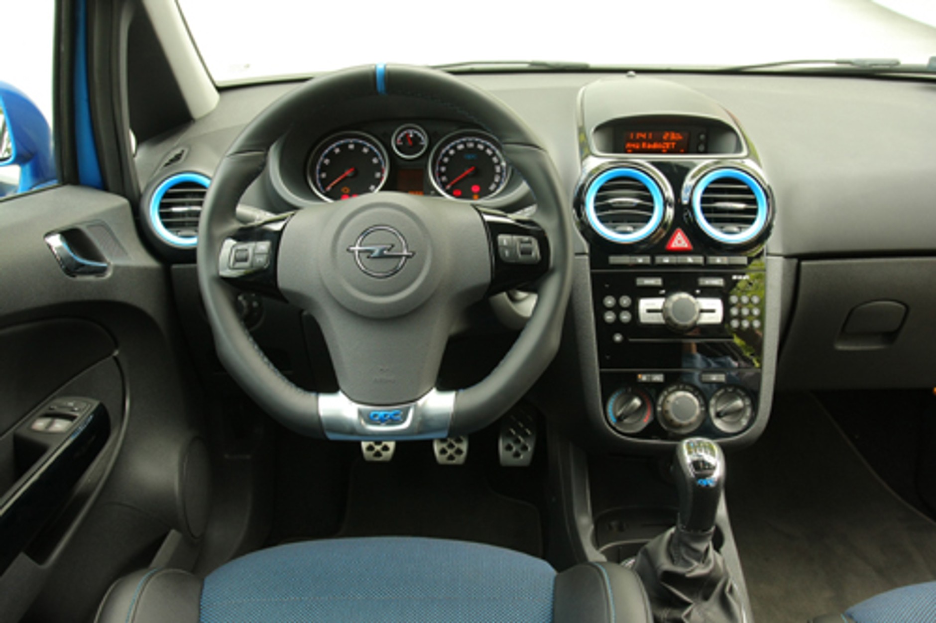 Mały turboslalomowiec - Test Opla Corsy OPC