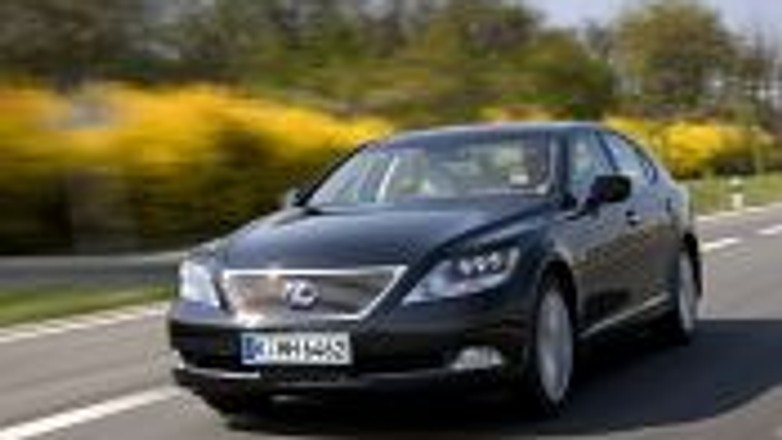 Luksusowa hybryda za pół miliona