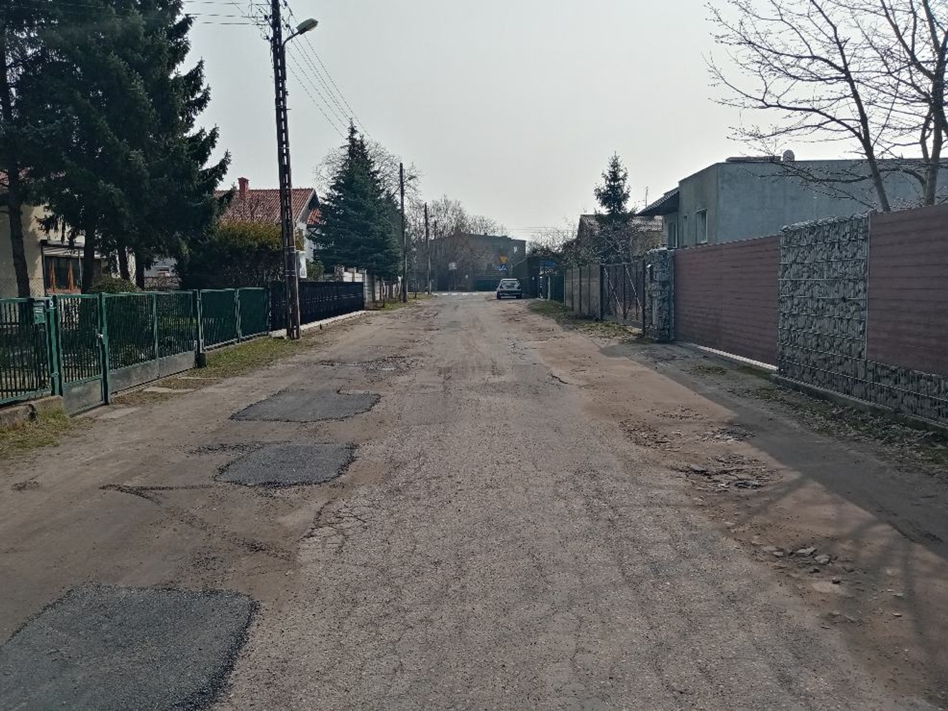 Naprawa dziurawej drogi w Poznaniu