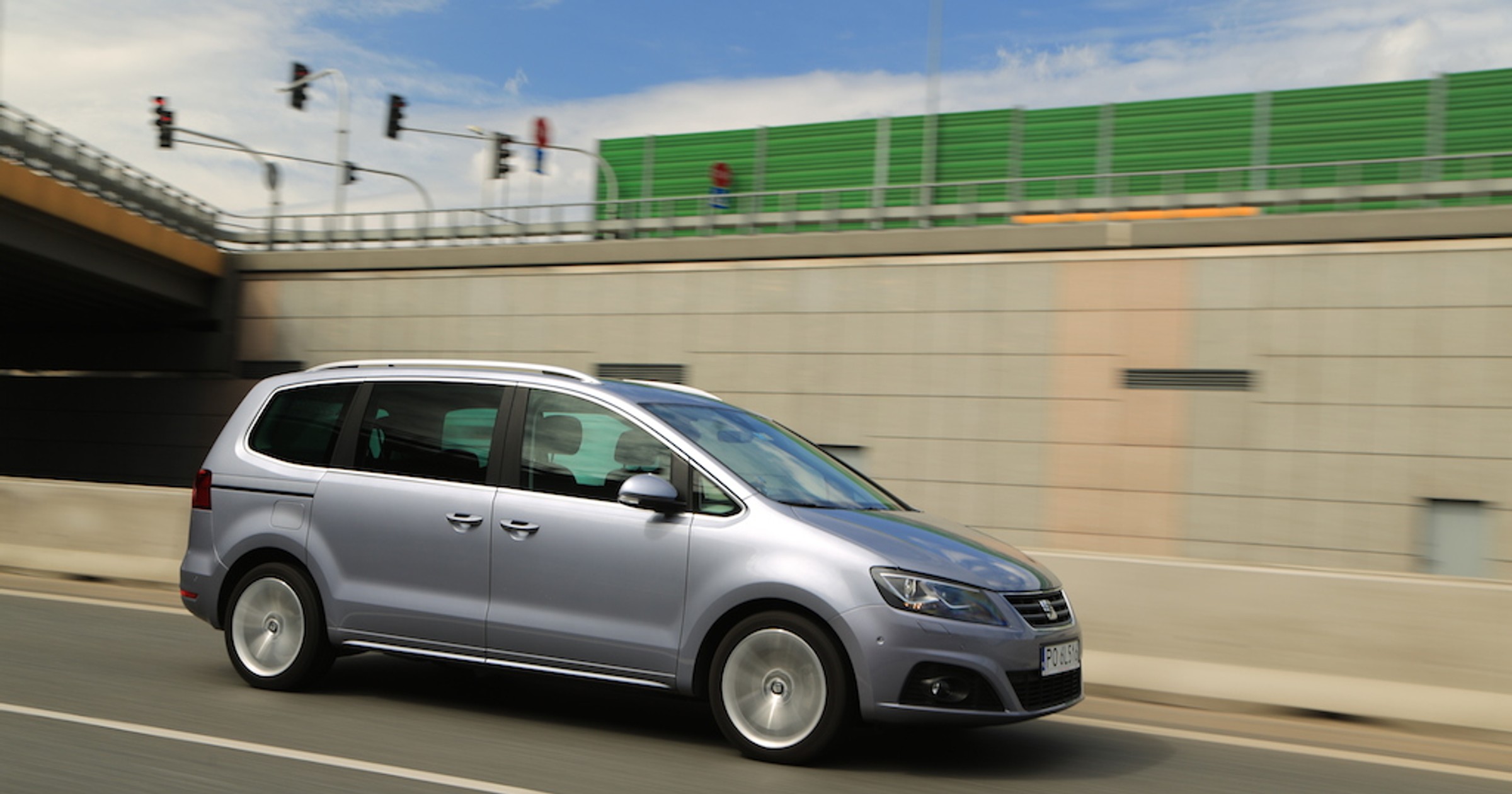 Seat Alhambra - usterka kondensatora może spowodować nieoczekiwany wybuch poduszki powietrznej