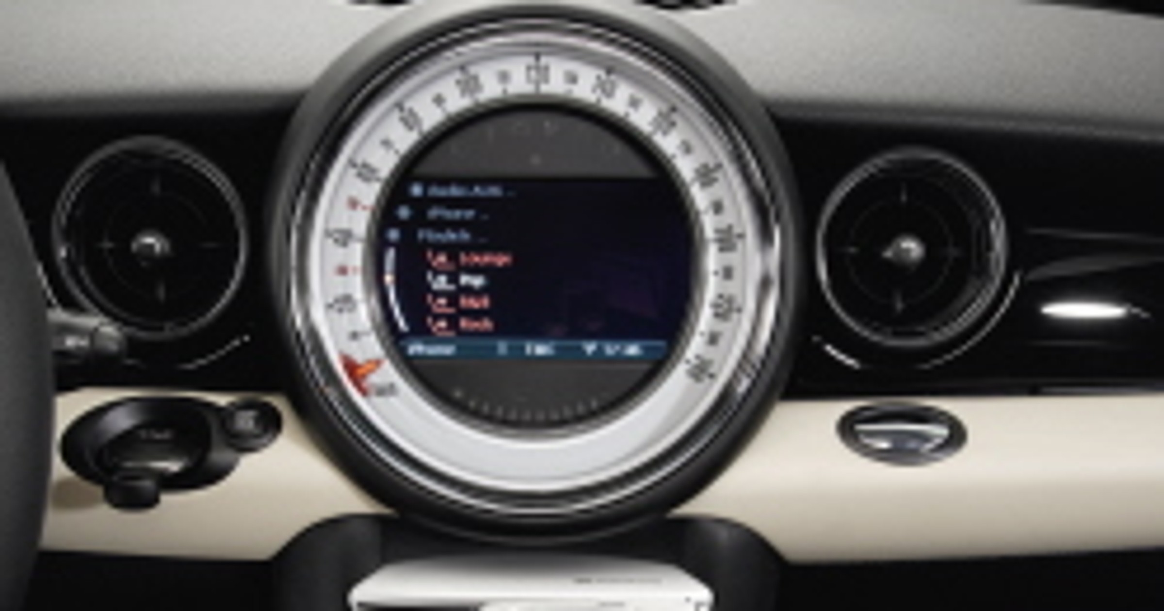 Zintegrowany system do obsługi iPhone'ów w BMW i Mini