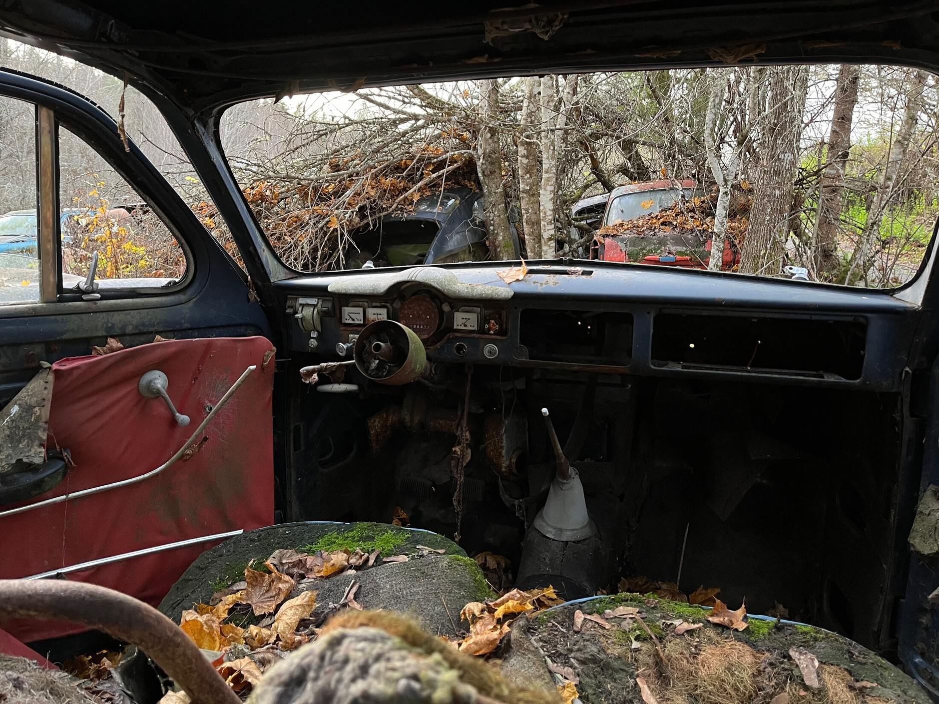 Cmentarzysko samochodów w Bastnas w Szwecji