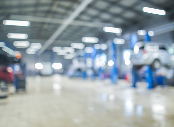 Rosnące koszty uderzają w branżę motoryzacyjną. Producenci i warsztaty mają problem