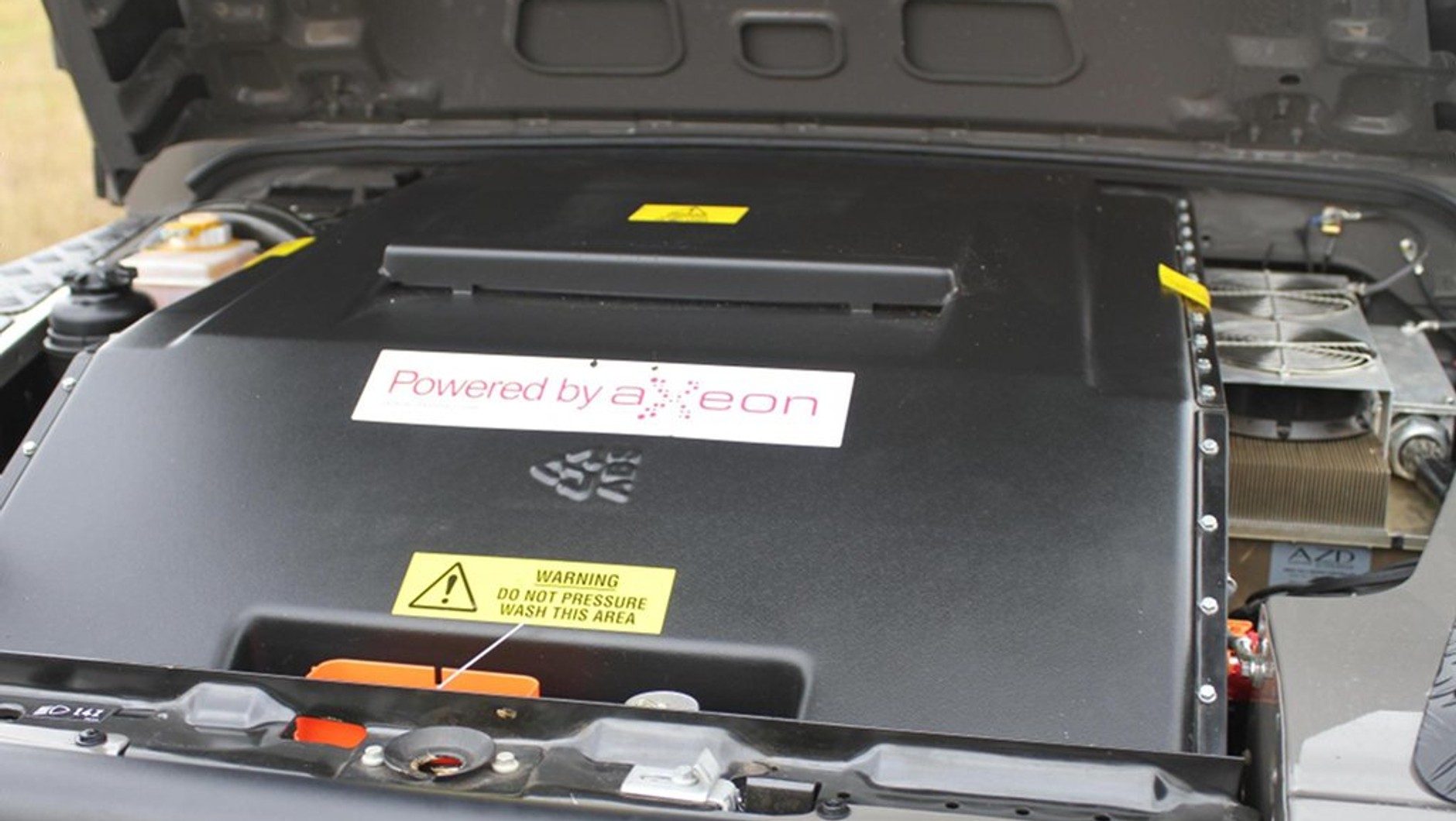 Elektrycznym Defenderem na safari