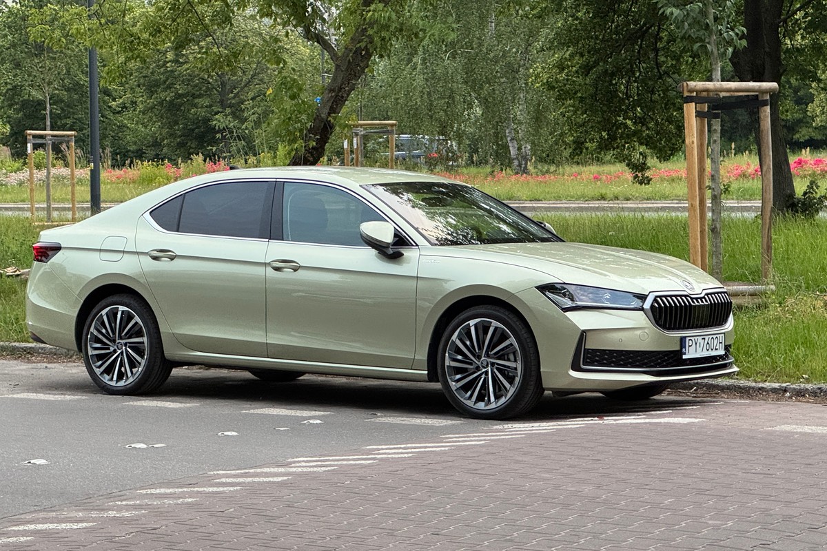 To pierwsza hybryda z wtyczką, którą naprawdę polubiłem. Skoda zaskakiwała każdego dnia