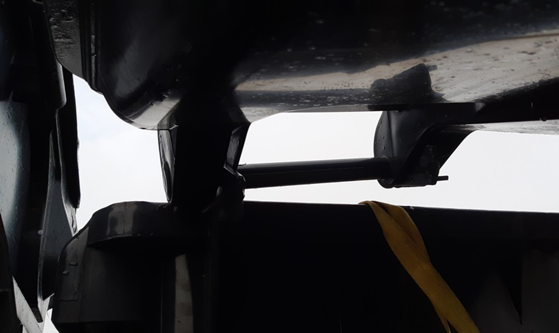 Źle zabezpieczone pojemniki zagrażały podczas transportu na S8