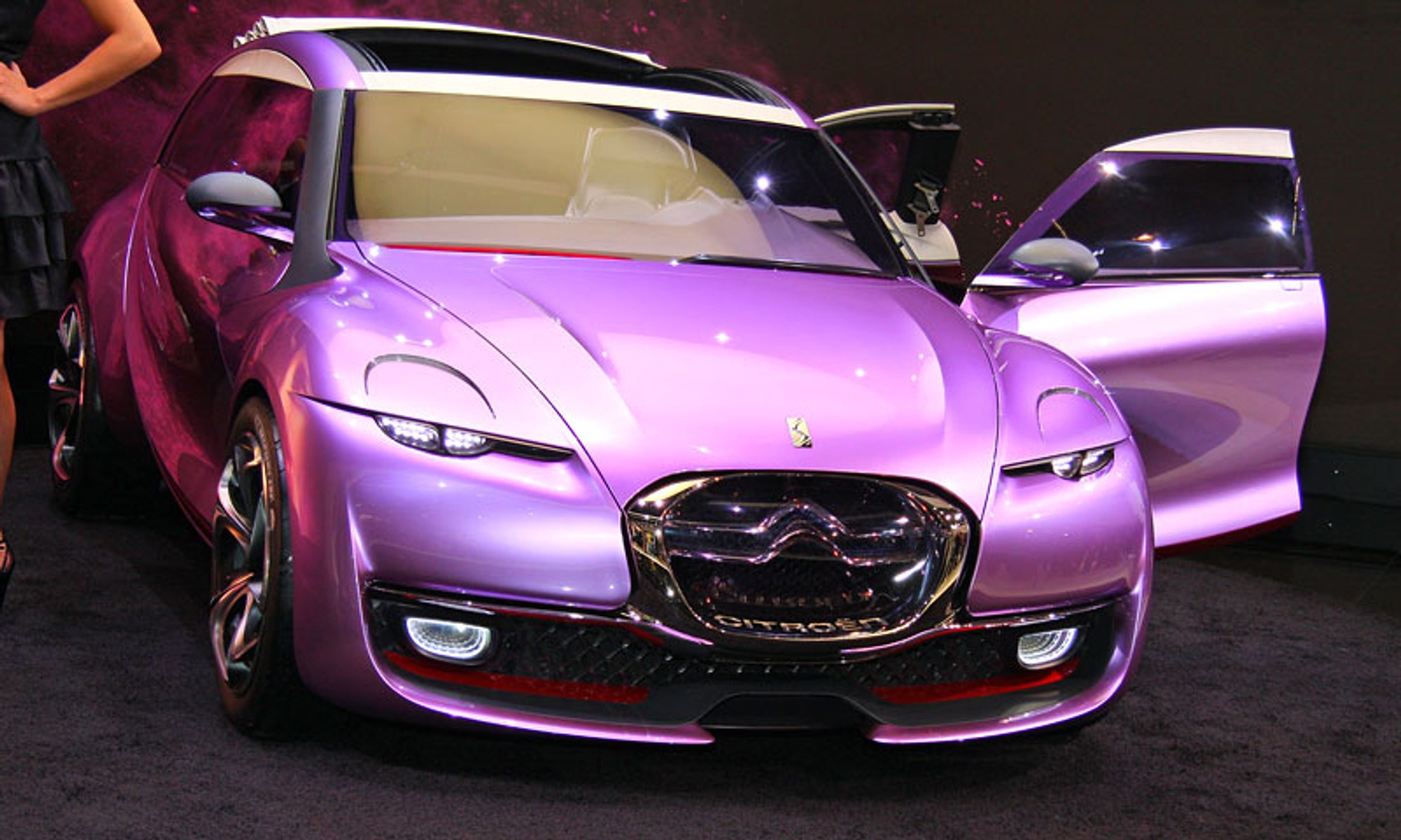 IAA Frankfurt 2009: prototyp Citroën REVOLTE - szczególnie dla pań... (fotogaleria)
