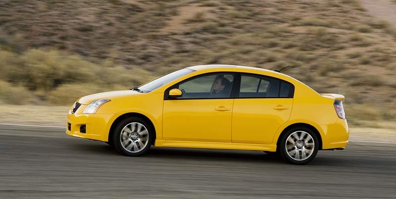 Nissan Sentra SE-R – kompaktowy i drapieżny