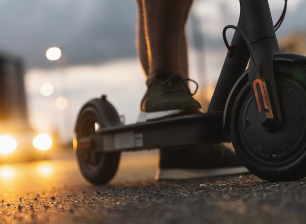 Policja ma nocami pełne ręce roboty. Co grozi za jazdę na hulajnodze po pijanemu?