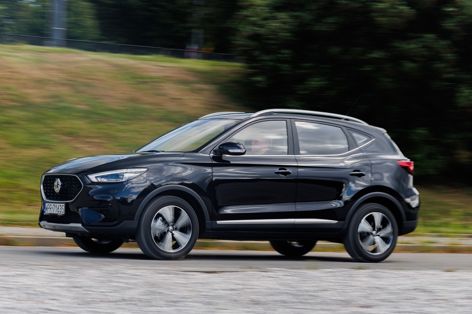 Dacia Duster kontra MG ZS. Porównanie dwóch budżetowych samochodów
