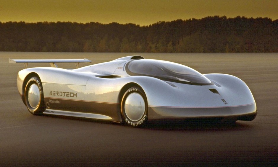 85 lat GM Design