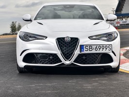 Czy BMW jeździ lepiej niż Alfa Romeo? Co częściej się psuje? Sprawdziliśmy używane BMW serii 3 i Alfę Romeo Giulię