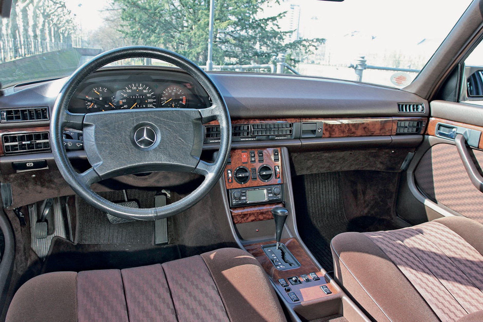 Mercedes 420 SE - Prawdziwa ikona stylu