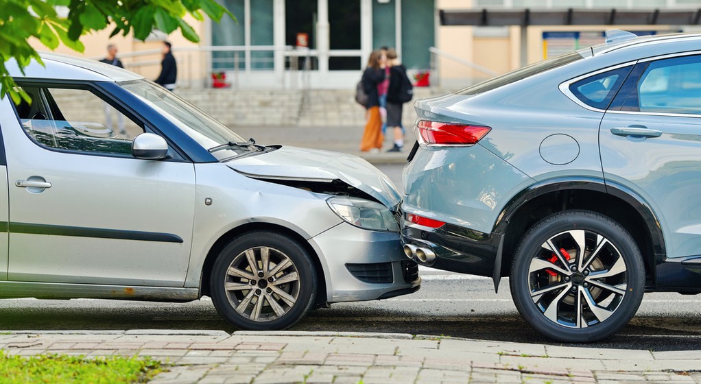 Najechanie samochodu na samochód
