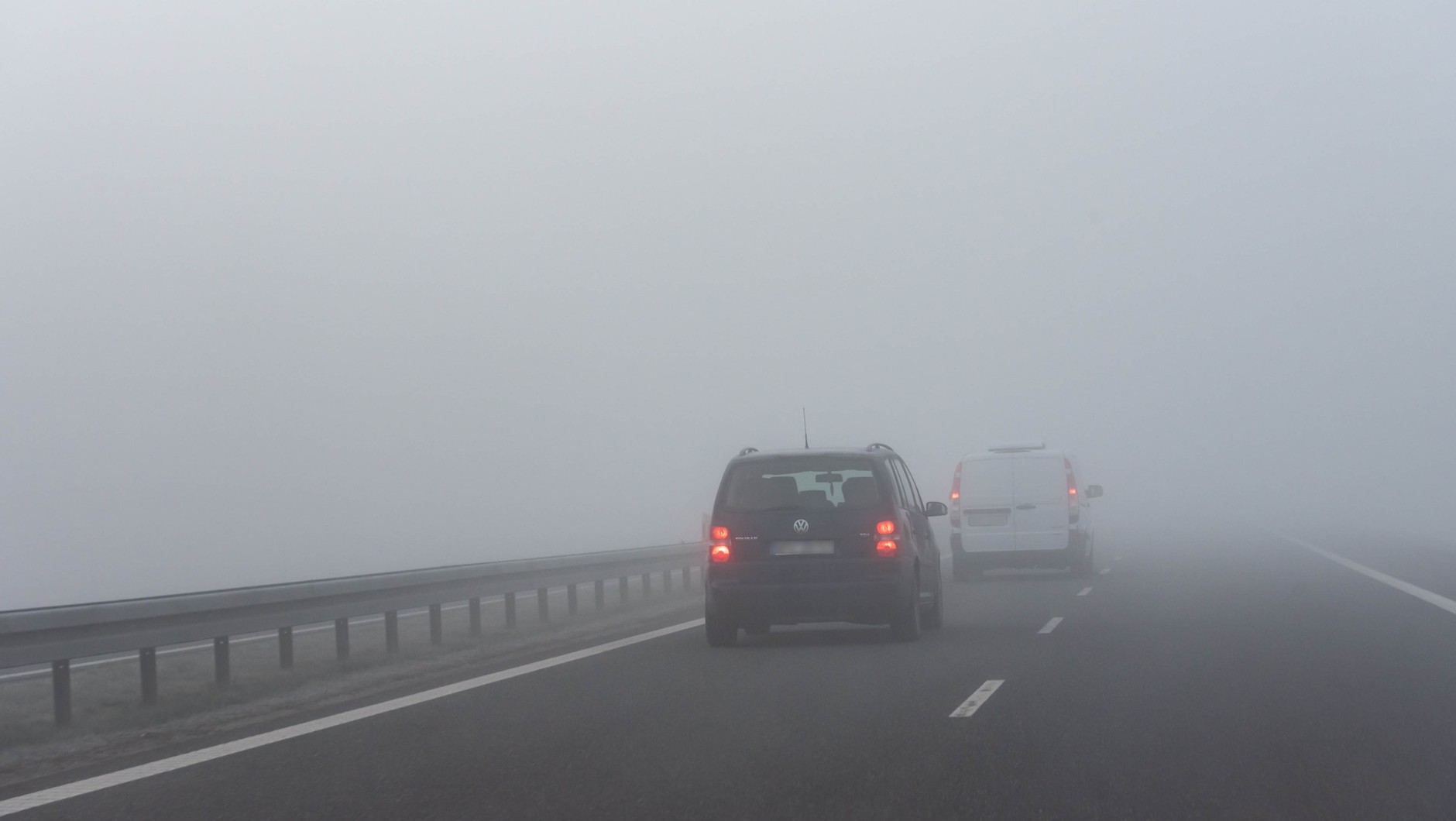 Bardzo gęste mgły występują bardzo często na terenie Austrii. Wówczas należy jechać bardzo ostrożnie i często nawet włączać światło przeciwmgielne
