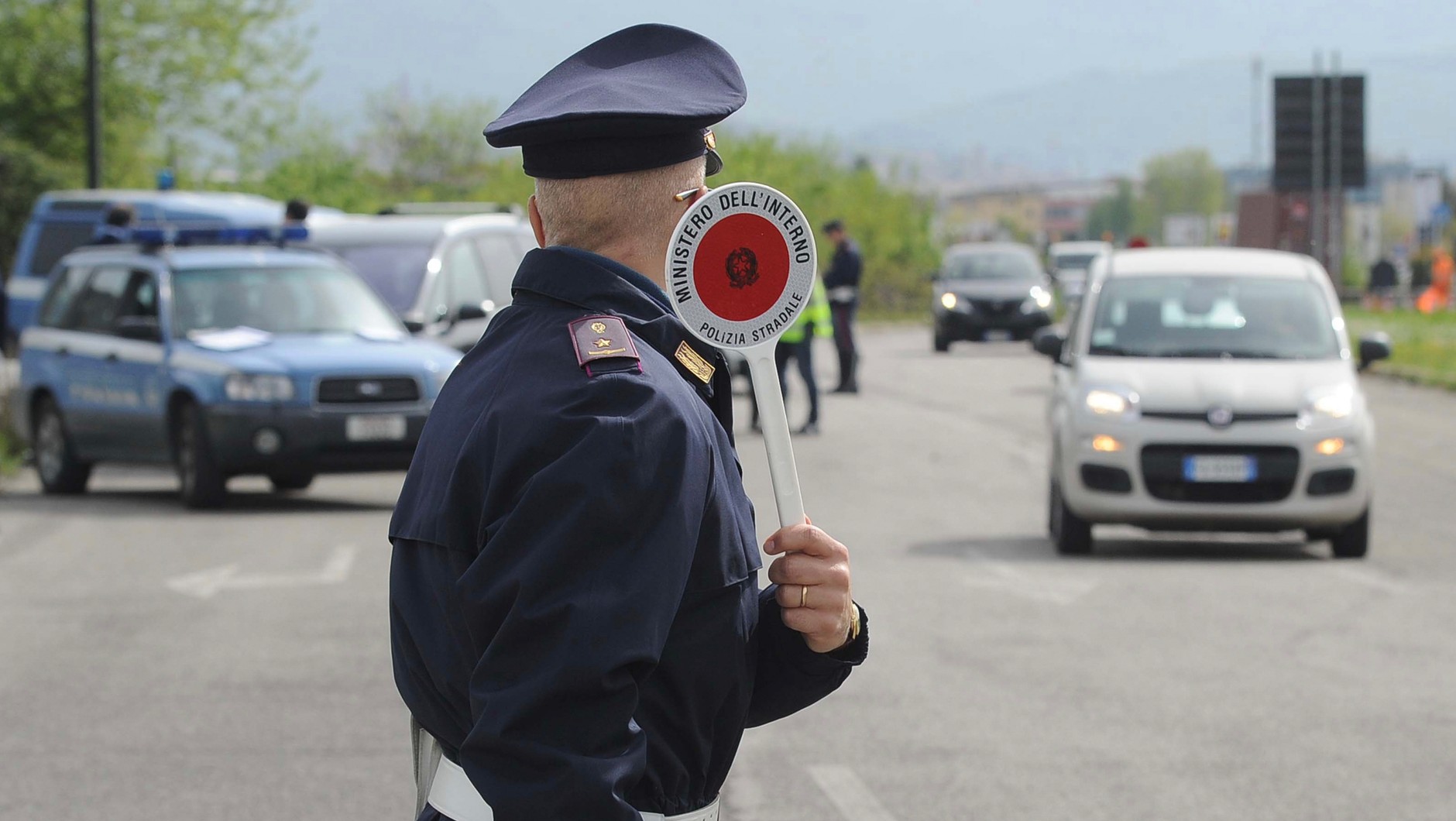 Włoska policja już w 2017 r. wykryła kilkaset przypadków używania aut zarejestrowanych poza Włochami