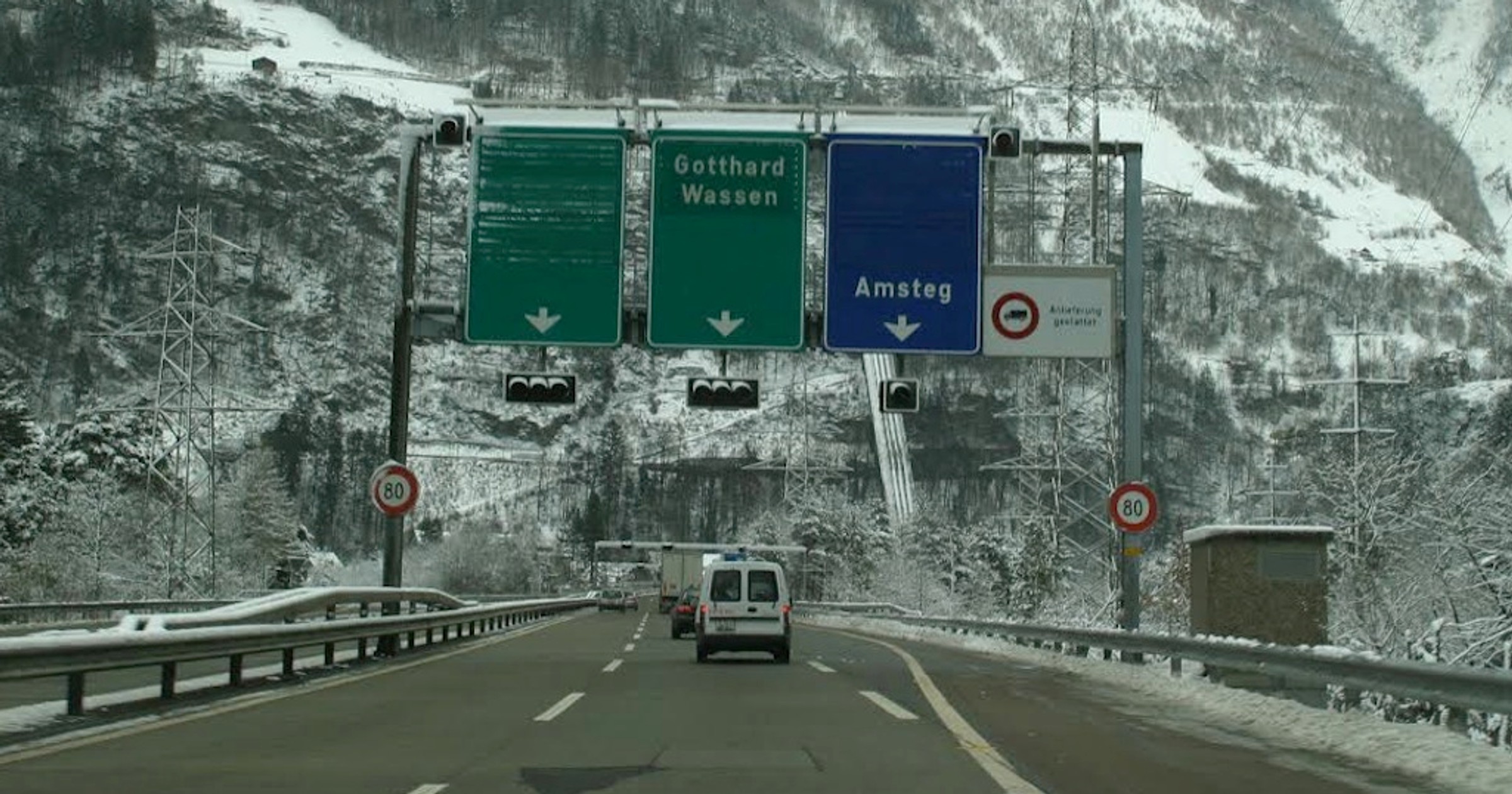 Szwajcaria rozważa wprowadzenie ograniczenia prędkości do 80 km na godz. na autostradach w celu ograniczenia zużycia paliwa