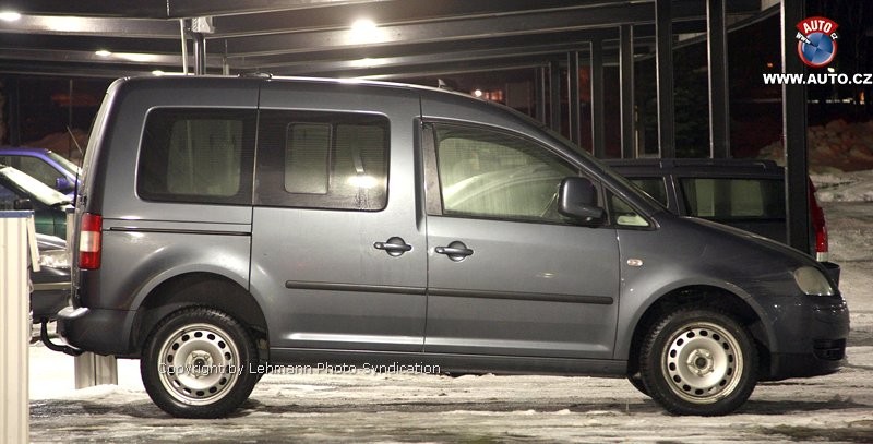 Zdjęcia szpiegowskie: Volkswagen Caddy 4x4 – jeszcze bardziej uniwersalny dostawczak