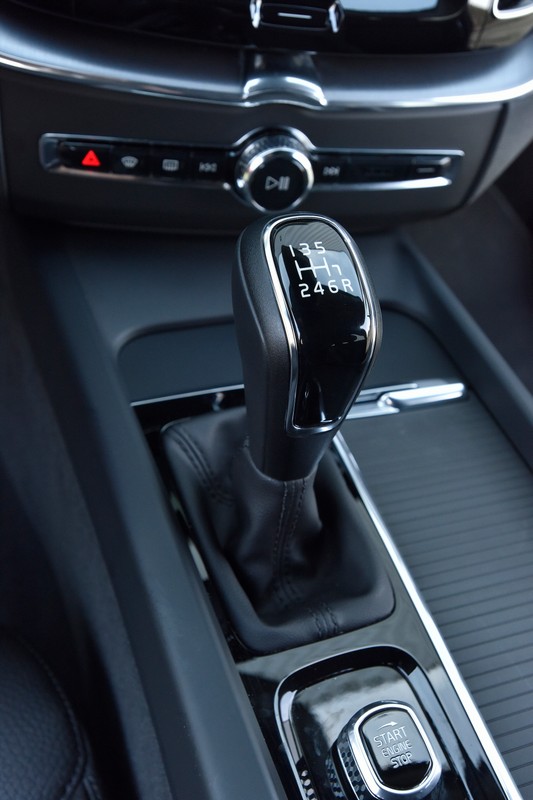 Alfa Romeo Stelvio vs. Audi Q5, BMW X3, Mercedes GLC i Volvo XC60 - 5 wszechstronnych diesli